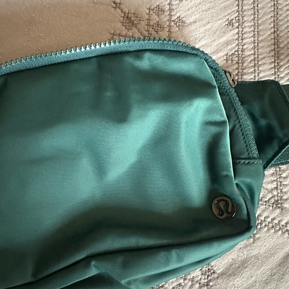 lululemon athletica Green Belt Bag Adjustable Strap - Picture 2 of 5
